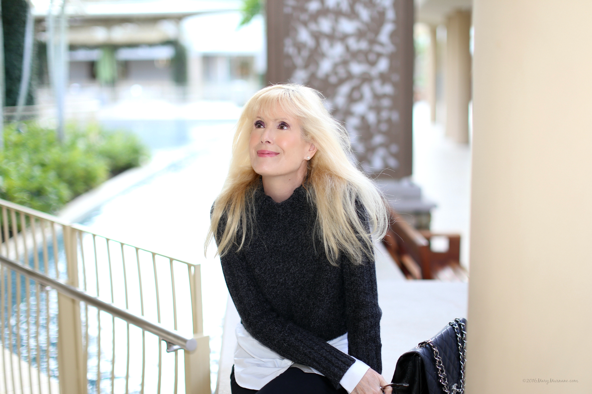 Grey:White Looking up